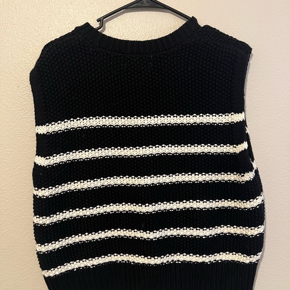 Jessica Simpson Striped Knit Vest Sweater Black White Sleeveless Crew Neck Sz L - Picture 2 of 4